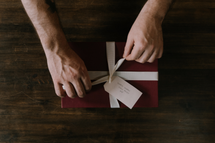Geschenk einpacken