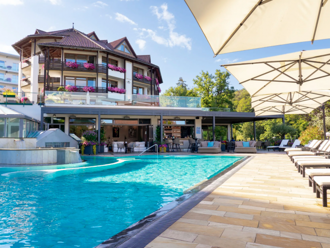 A Taste of Tranquility: Culinary Delights at Romantischer Winkel Thumbnail