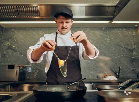 The natural cuisine in the Naturhotel Waldklause symbolic picture