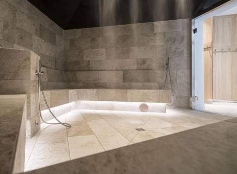 ADULTS ONLY WELLNESS IM FAMILIENHOTEL FEUERSTEIN Symbolfoto